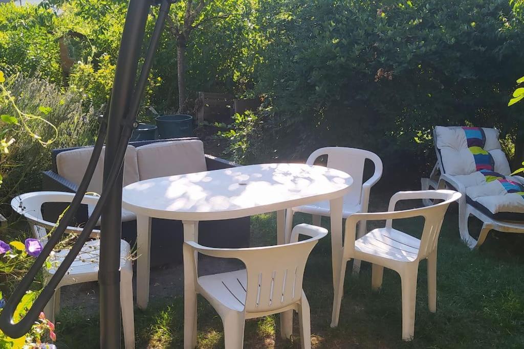 La Genevraye Gite Les Lilas מראה חיצוני תמונה